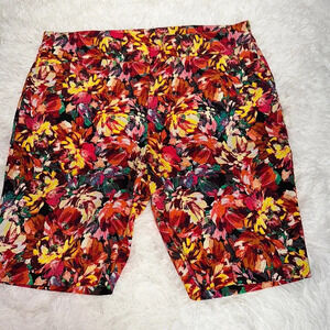 Attyre New York Floral Shorts Sz16
